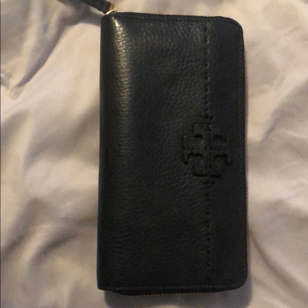 Tory Burch wallet like new